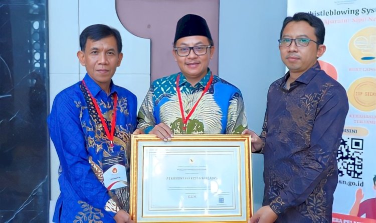 Wali Kota Malang, Drs. H. Sutiaji menerima penghargaan Anugerah Kualitas Pengisian (JPT) Tahun 2021/Ist