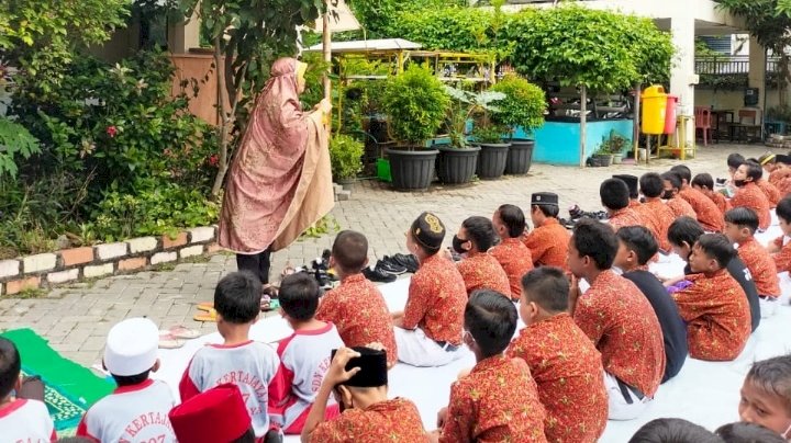 SDN Kertajaya 1 menggelar Sholat Dhuha/ist