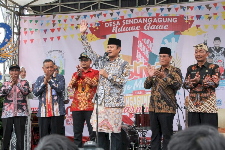 Bupati Lamongan Yuhronur Efendi saat membuka Festival Sego Muduk/RMOLJatim