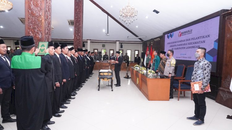 Pelantikan Panwaslu Kecamatan se-Kabupaten Lamongan di Pendopo Lakananta/RMOLJatim