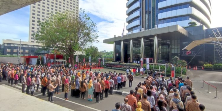 Ratusan pegawan KPK RI mengenakan pakaian adat saat upacara Sumpah Pemuda di Gedung Merah Putih, Jakarta, Jumat 28 Oktober 2022/RMOL