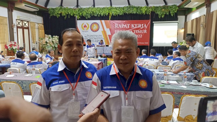 Ketua Umum PBJI Jatim Dr Taufiqurrahman didampingi Ketua Dewan Pelatih Kahar Affandi/RMOLJatim