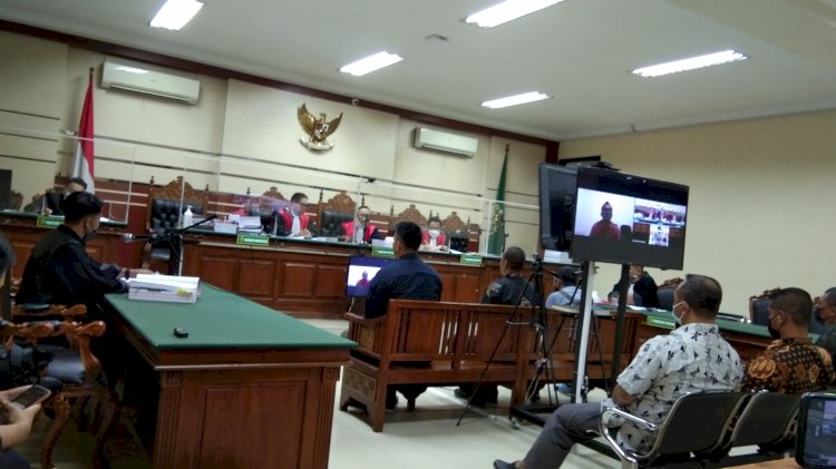 Penjaga Gudang Satpol PP Surabaya saat bersaksi di PN Surabaya/RMOLJatim