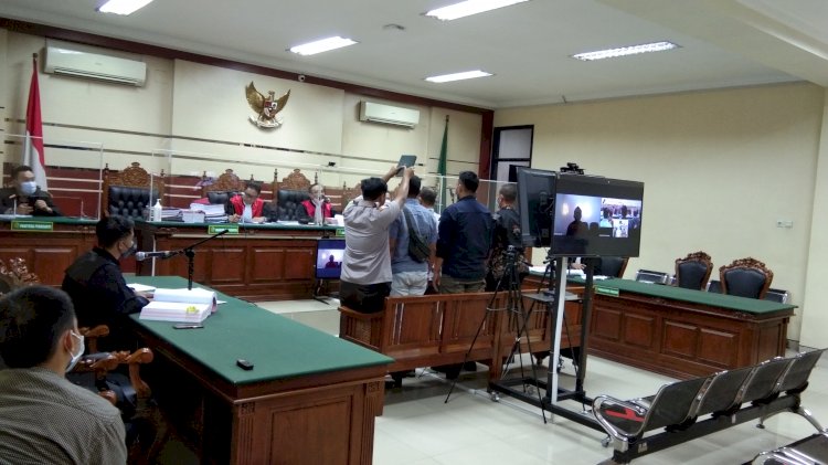 6 anggota Satpol PP Surabaya di sumpah saat menjado saksi/RMOLJatim