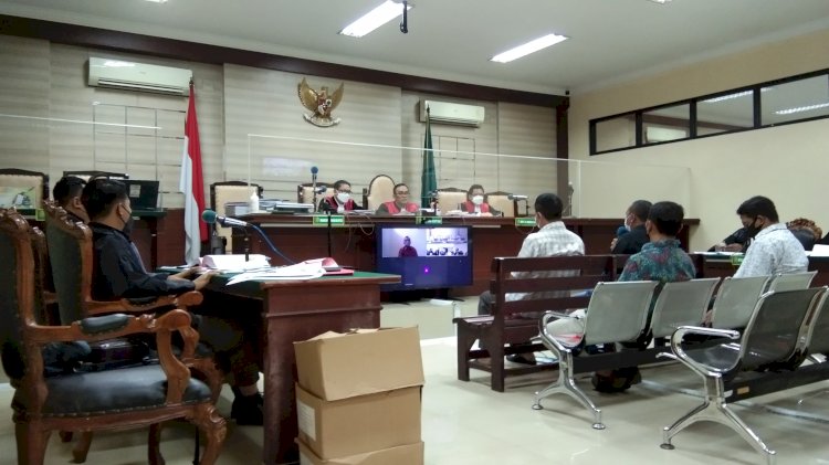 Empat saksi saat sidang kasus penjualan barang sitaan Satpol PP Surabaya/RMOLJatim