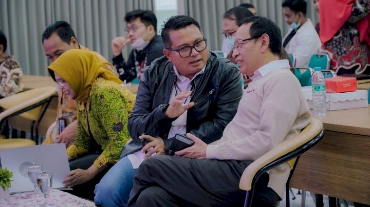 Caption: FEB Unair Wakil Ketua BPK, Dirut SIER dan Jehian Panangian Sijabat Ramaikan IDSC FEB Unair 