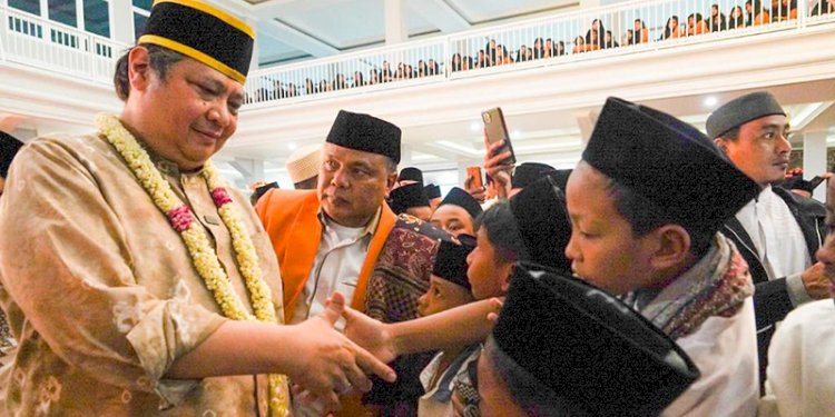 Ketua Umum Golkar yang juga Menko Perekonomian Airlangga Hartarto saat menghadiri pelantikan Pengurus Wilayah MDI Jawa Barat di Ponpes Salafi Terpadu Darusyifa Al-Fitroh Yaspida Sukabumi/Ist