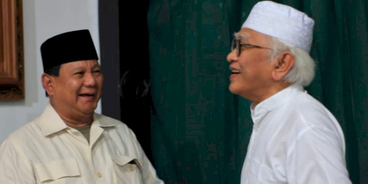 Ketua Umum Partai Gerindra Prabowo Subianto bersilaturahmi dengan KH Mustofa Bisri/Net