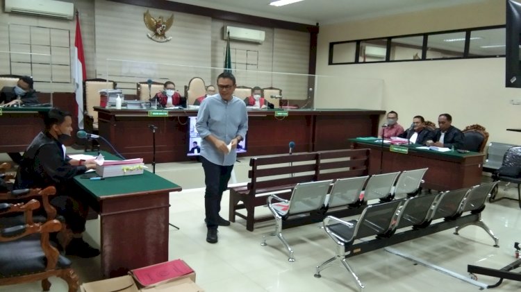 Asisten 2 Pemkot Surabaya Irvan Widyanto sebagai saksi penjualan barang sitaan Satpol PP di Pengadilan Tipikor/RMOLJatim