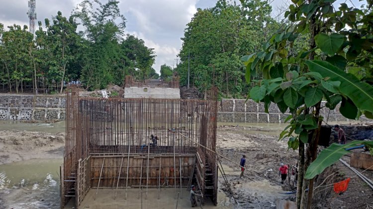 Proyek rehabilitasi rekontruksi jembatan Luworo menggunakan dana APBD Kabupaten Madiun tahun 2022 senilai Rp16,920 M/ist