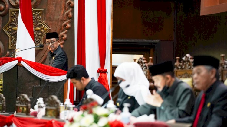 juru bicara fraksi Gerindra DPRD Jatim Noer Soetjipto saat membacakan pandangan fraksi/ist