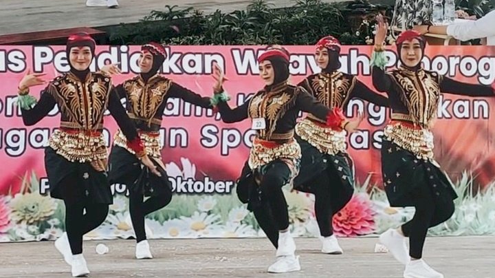 Peserta lomba dari Emak-emak SMKN 2 Ponorogo 