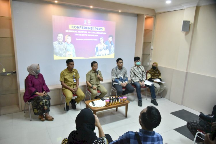 Fauzie Mustaqiem Yos saat jumpa pers di gedung Diskominfo Kota Surabaya/RMOLJatim