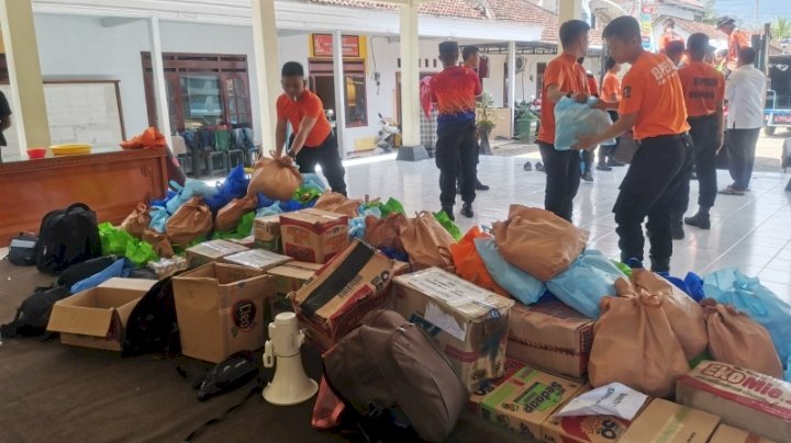 Teks foto: Pemkot Surabaya mengirimkan bantuan untuk bencana banjir bandang di Kabupaten Trenggalek/ist