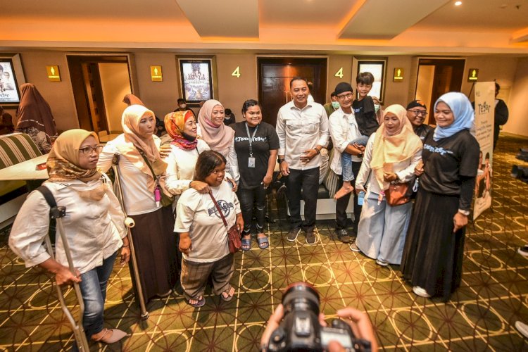 Wali Kota Eri Cahyadi usai nonton bareng (nobar) film berjudul 'Tegar' di bioskop Mal Tunjungan Plaza/ist