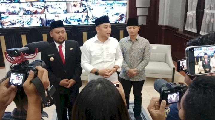 Teks foto: Wali Kota Eri bersama Bupati Gresik, Fandi Akhmad Yani dan Bupati Trenggalek, Mochamad Nur Arifin/RMOLJatim