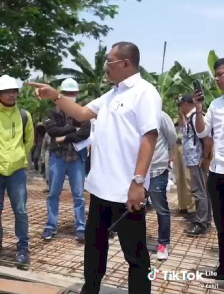 TikTok Wawali Surabaya, Armuji saat sidak proyek di Dukuh Bulu, Sambikerep/net