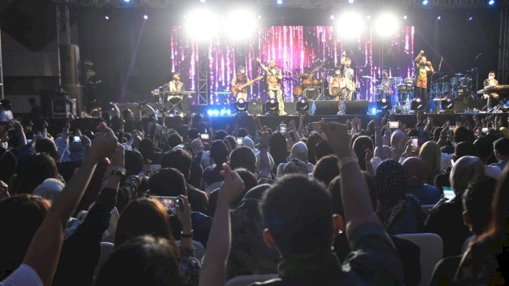 Teks foto: Konser Musik Spontanz Festival Bunga Citra Lestari (BCL), Kunto Aji serta Kahitna/RMOLJatim