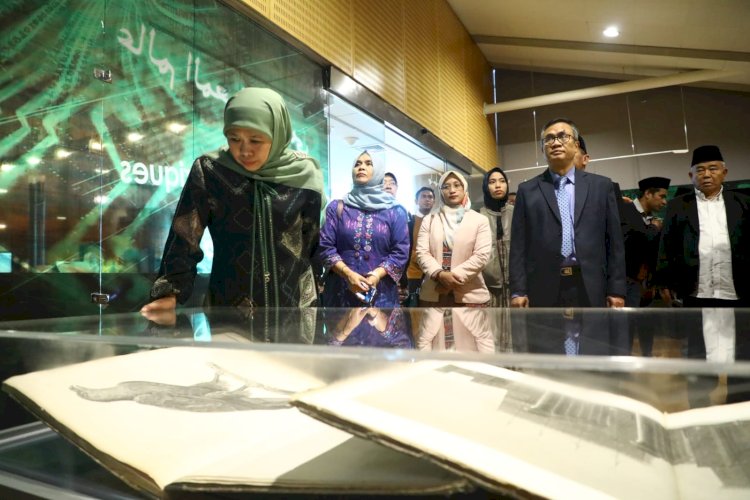 Gubernur Khofifah saat berkunjung ke Bibliotheca Alexandrina di Kota Alexandria Mesir/Ist 