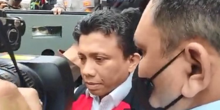 Ferdy Sambo mengenakan rompi tahanan Kejaksaan usai menjadi terdakwa dugaan pembunuhan berencana Brigadir Yosua Hutabarat/Ist