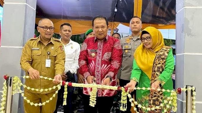 Bupati Jember Hendy Siswanto bersama Dinas Kesehatan saat meresmikan gedung Labkesda dan PSC/Ist