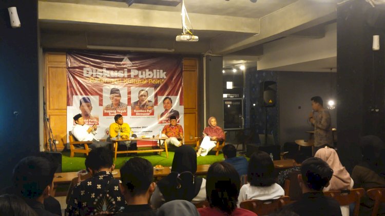 Ketua Presidium IPW Sugeng Teguh Santoso saat menjadi pembicara dalam diskusi publik di Surabaya/RMOLJatim