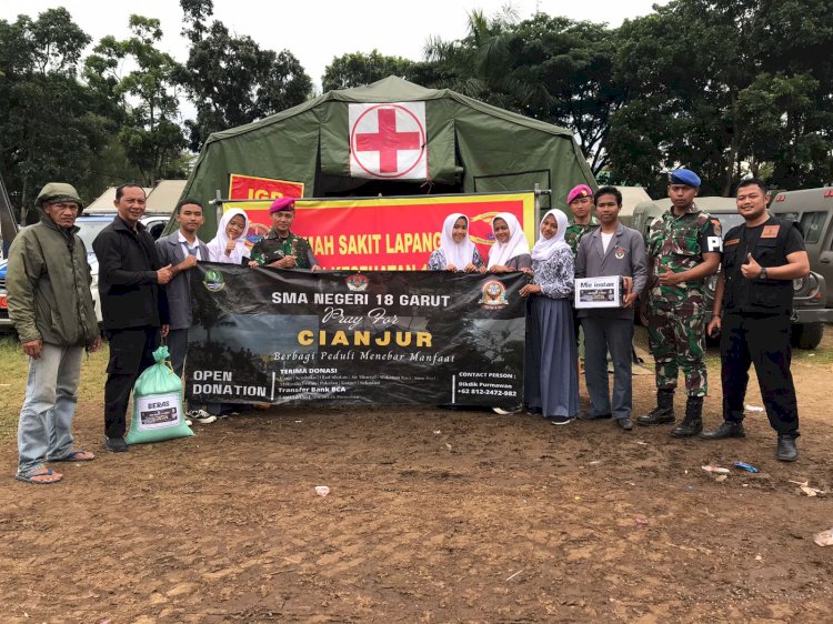 SMAN 18 Garut dan JMSI Jabar mengelar aksi sosial dengan mendistribusikan bantuan ke beberapa titik pengungsian korban gempa Cianjur, Rabu (30/11)/Ist