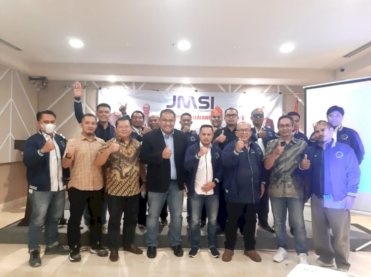 Ketum JMSI, Teguh Santosa (tegah depan) saat foto bersama usai pelantikan Pengurus Cabang JMSI Kabupaten Pelalawan, Provinsi Riau, di Orchardz Hotel Industri, Jakarta Pusat, Kamis (1/12)/Ist