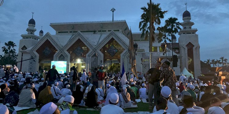 Suasana di Masjid At-Tin TMII saat Reuni 212, Jumat (2/12)/RMOL