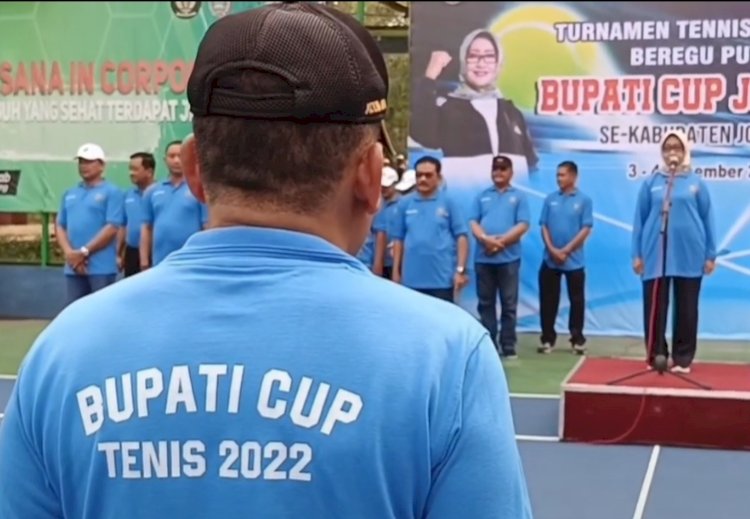 Poto - Bupati jombang dan forkopimda saat membuka kejuaran tenis lapangan/ist