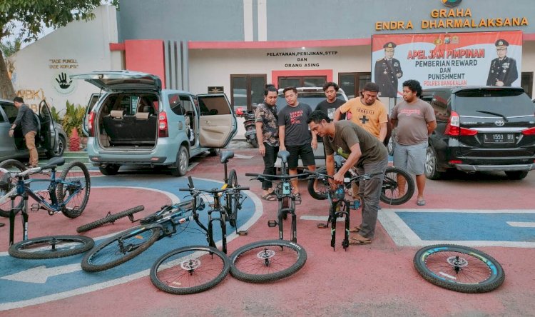 Barang bukti pencurian sepeda angin di halaman Mapolres Bangkalan/RMOLJatim