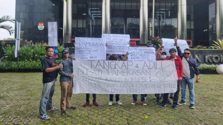 Aksi demo yang dilakukan Jaka Jatim  di depan KPK