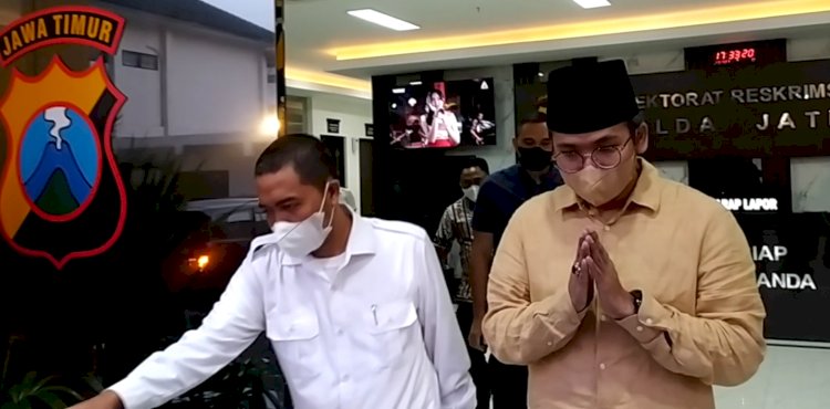 Bupati Bangkalan Abdul Latif Amin Imron saat tiba di Polda Jatim/RMOLJatim