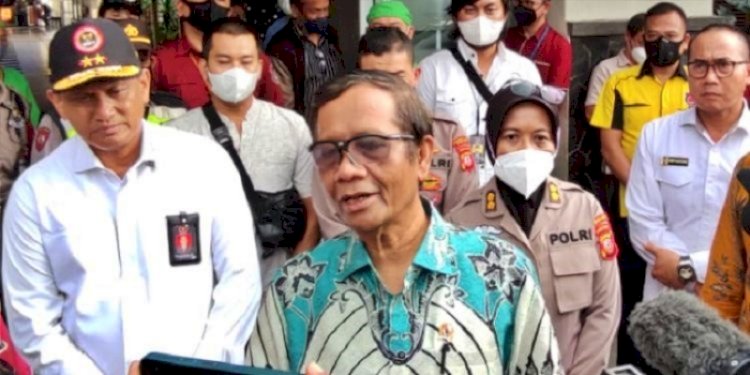 Menkopolhukam, Mahfud MD usai menjenguk korban bom bunuh diri/Istimewa