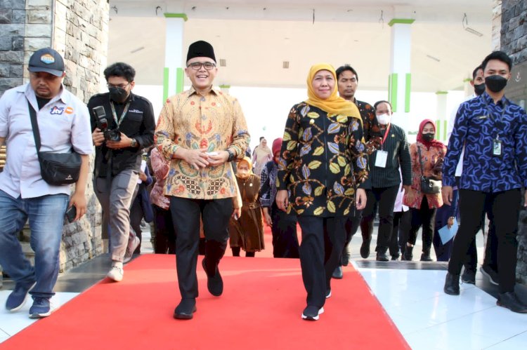 Gubernur Jawa Timur Khofifah Indar Parawansa saat menghadiri Penganugerahan Top Inovasi Terpuji Kompetensi Inovasi Pelayanan Publik (Kovablik) Jatim 2022 di Alun-Alun Kireksogati Caruban, Kab. Madiun, Rabu (7/12)/ist