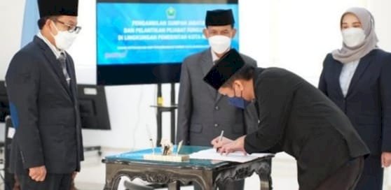 Wali Kota Malang, Drs.H. Sutiaji saat mengambil sumpah dan melantik pejabat fungsional/Ist