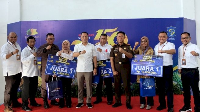 Teks foto: Wali Kota Eri bersama dua Kajari menghadiri HUT PD Pasar Surya ke 150 tahun/RMOLJatim