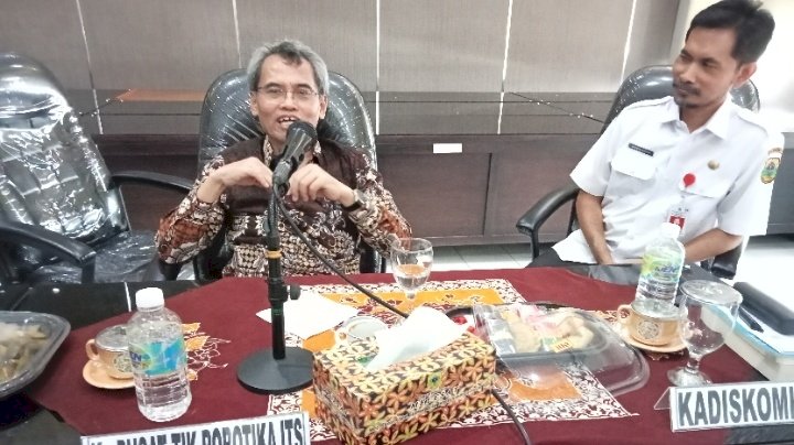 Foto : Prof Indroyono bersama Kadis Kominfo Ghozal Rawan/RMOLJatim.