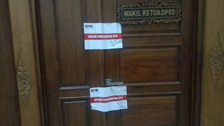 Ruangan Wakil Ketua DPRD Jatim, Sahat Tua Simanjuntak disgeel KPK/RMOLJatim