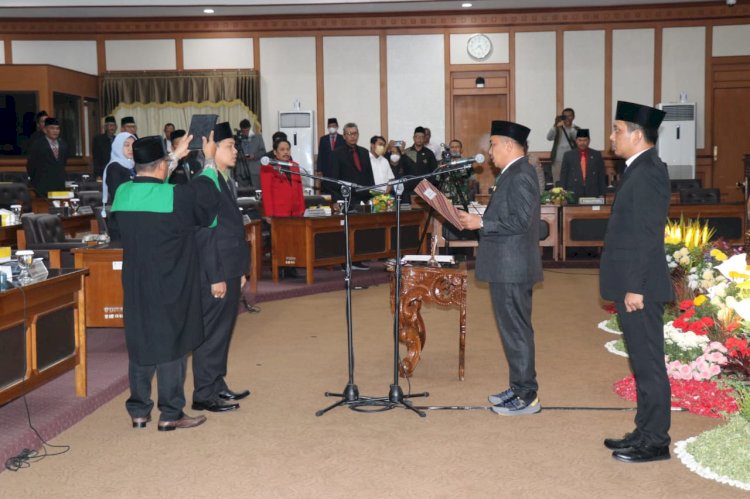 DPRD Kabupaten Gresik mengangkat Husnul Aqib sebagai anggota legislatif baru/Ist