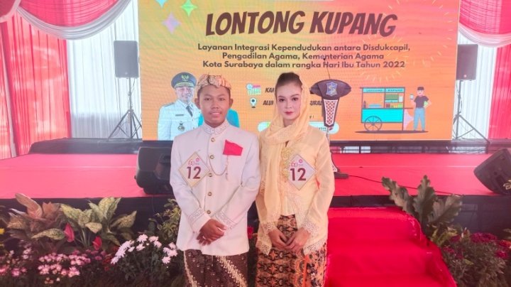 Teks foto: Pasangan usai menjalani sidang isbat nikah melalui program Lontong Kupang/ist