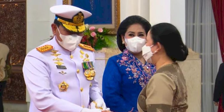 Ketua DPR RI Puan Maharani saat ucapkan selamat ke Panglima TNI Laksamana Yudo Margono/Repro