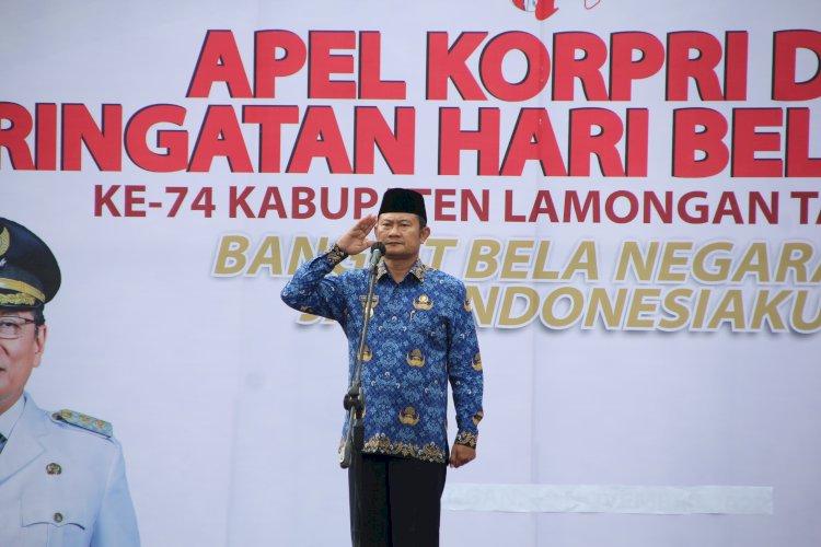 Bupati Lamongan Yurohnur Efendi saat upacara Hari Bela Negara dan Hari Korpri  di halaman  kantor Pemkab Lamongan/RMOLJatim