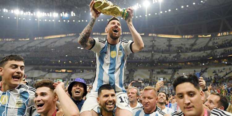 Lionel Messi merayakan kesuksesan menjadi juara Piala Dunia 2022 bersama skuat Argentina/Net