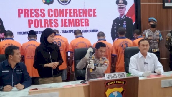 Foto: Kapolres Jember, AKBP  Hery Purnomo didampingi Kasubag Humas Polres Jember, Iptu Brisan Immanulla dan Kasatreskoba Polres Jember, AKP Sugeng Iriyanto.