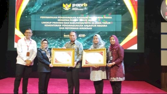 Teks foto: DPMPTSP meraih penghargaan Pelayanan Prima dengan Posisi Capaian A dari KEMENPAN-RB RI/ist