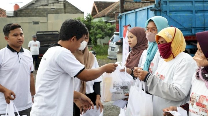 Komunitas truk lakukan bakti sosial 