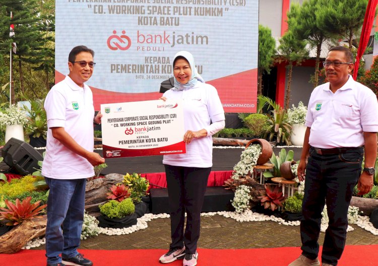 Penyerahan CSR Bank Jatim untuk Pemkot Batu/RMOLJatim