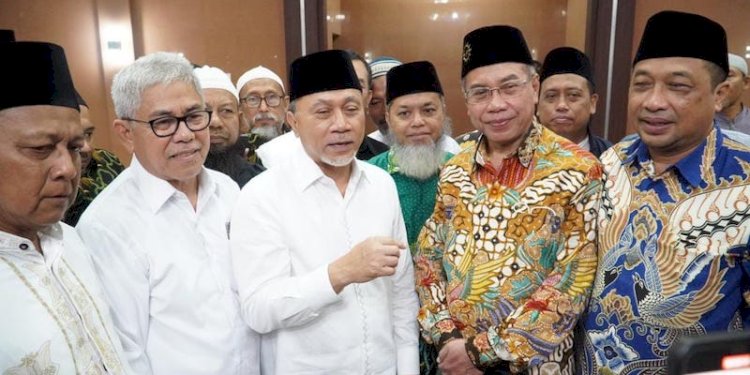  Ketua Umum DPP PAN Zulkifli Hasan (ketiga dari kiri) saat bertemu jajaran PW Muhammadiyah Jatim di Ponorogo/Ist