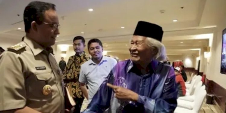 Anies Baswedan saat bertemu mendiang Babeh Ridwan Saidi/Net